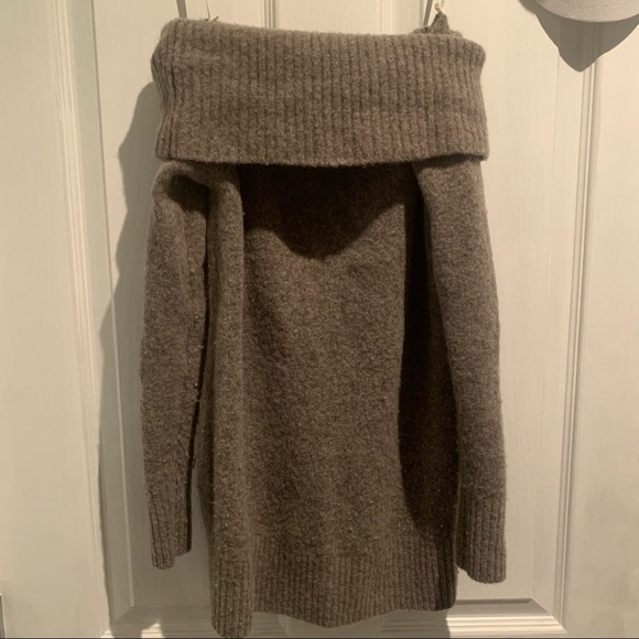 Aritzia wool sweater - Picture 5 of 8